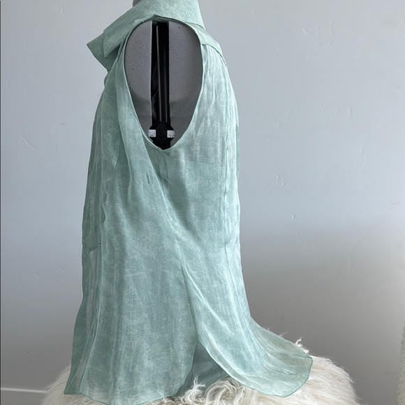 CHANEL 2 Pieces Silk Camisole & Top - Picture 6 of 13